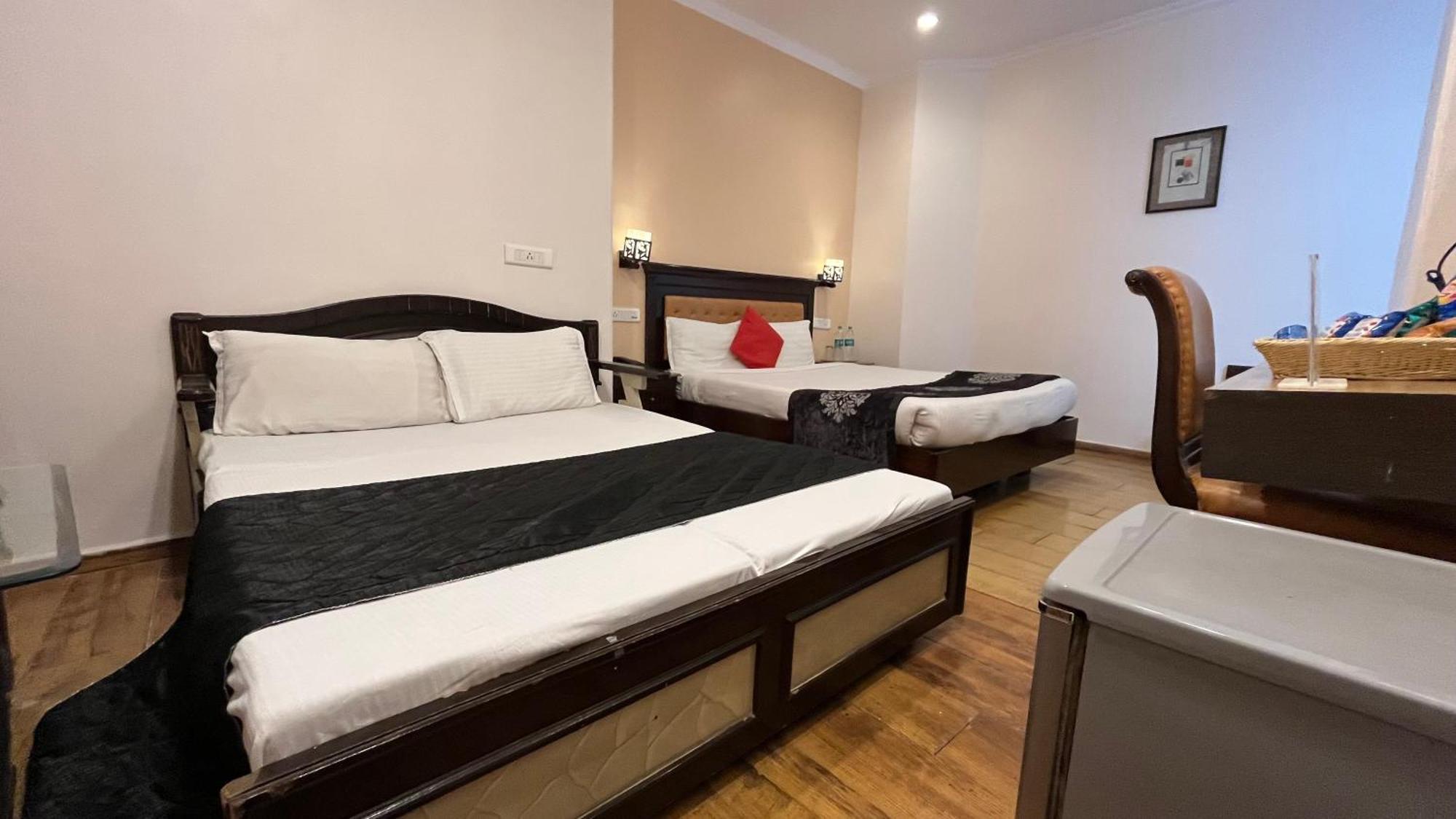 Hotel Marc Shimla Bagian luar foto
